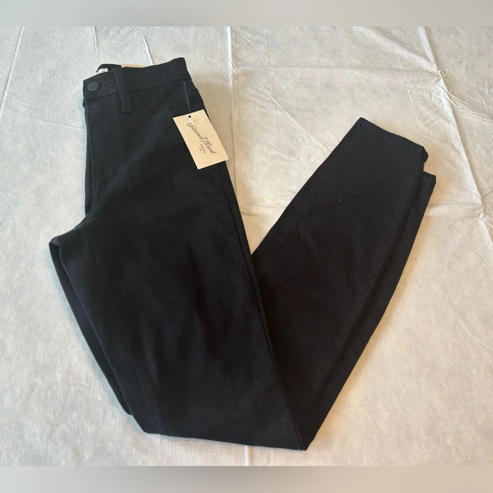 Universal Thread Black High-Rise Skinny Jeans - Slim Fit - Picture 3 of 8